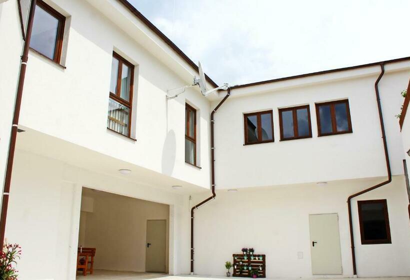 פנסיון Catalleya Haus