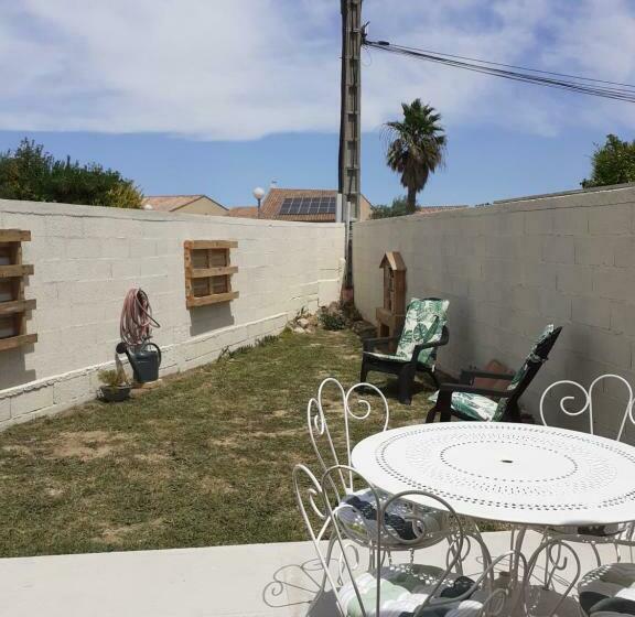 פנסיון Gite Des Arènes