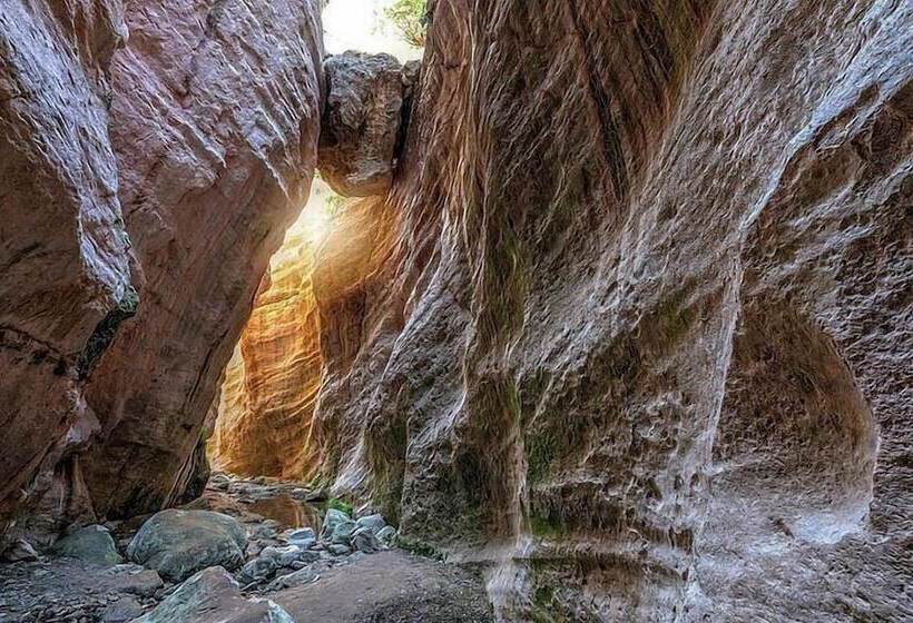 ペンション Lazaros Stonehouse