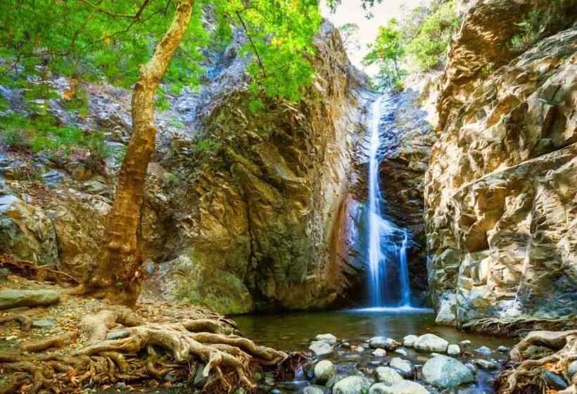 ペンション Lazaros Stonehouse