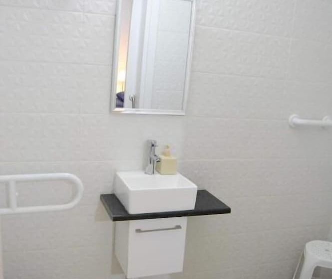 ペンション Lazaros Stonehouse