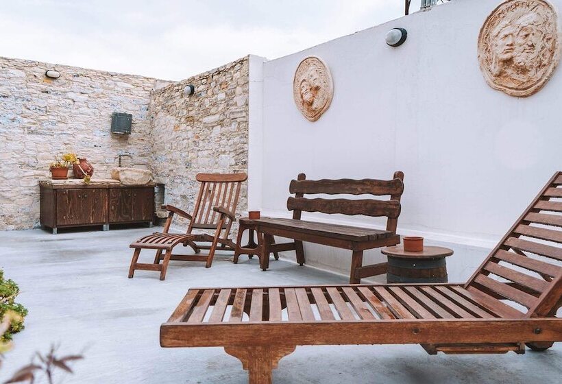 ペンション Lazaros Stonehouse