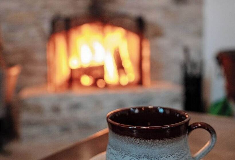 ペンション Lazaros Stonehouse