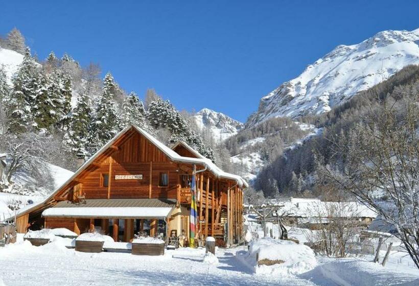 호스텔 Gîte Les 3 Cols