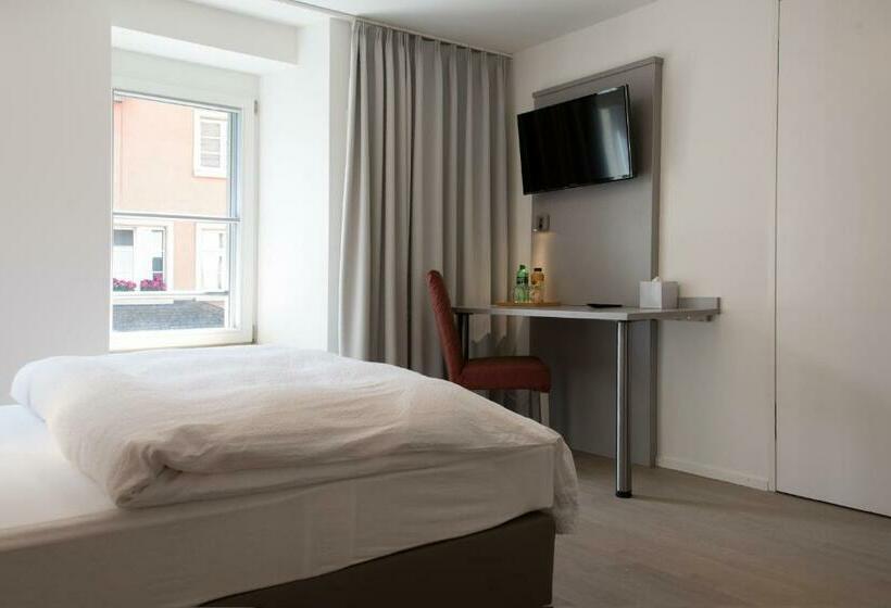 הוסטל Haus Am Schlossberg