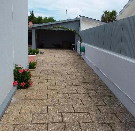 צימר Beachwalk Guesthouse