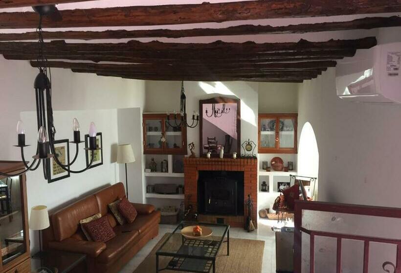 تختخواب و صبحانه Casa Alice Salar