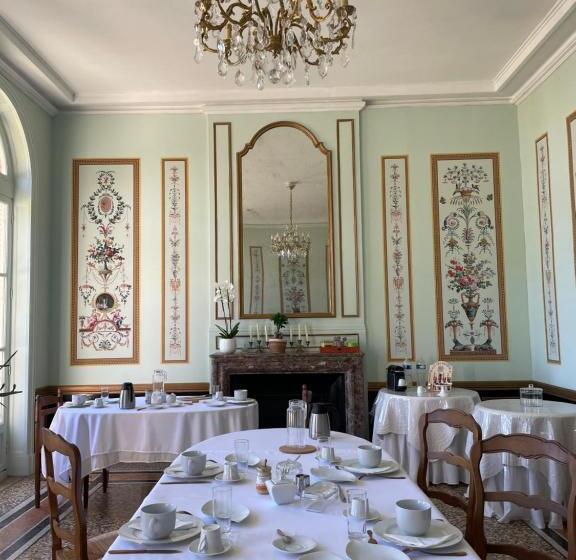 مبيت وإفطار Château De Praslins