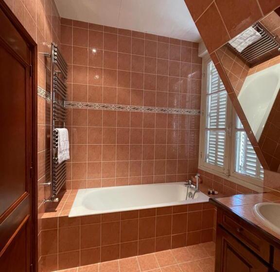 مبيت وإفطار Château De Praslins