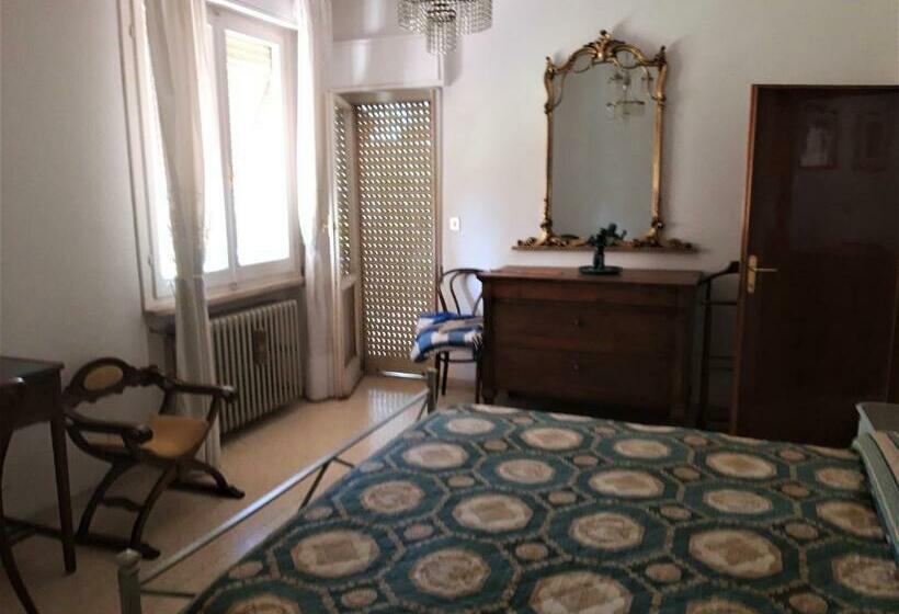 تختخواب و صبحانه Da Franca