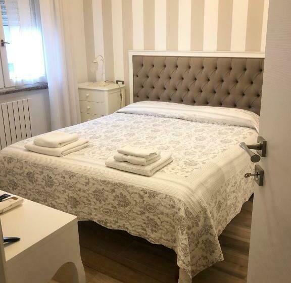 住宿加早餐  La Rosa Bianca