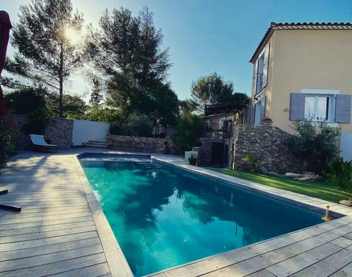 مبيت وإفطار Le Pool House