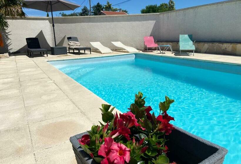 住宿加早餐  Maison Entière 4 Lits 8 Pl Avec Jacuzzi Proche Du Safari De Peaugres