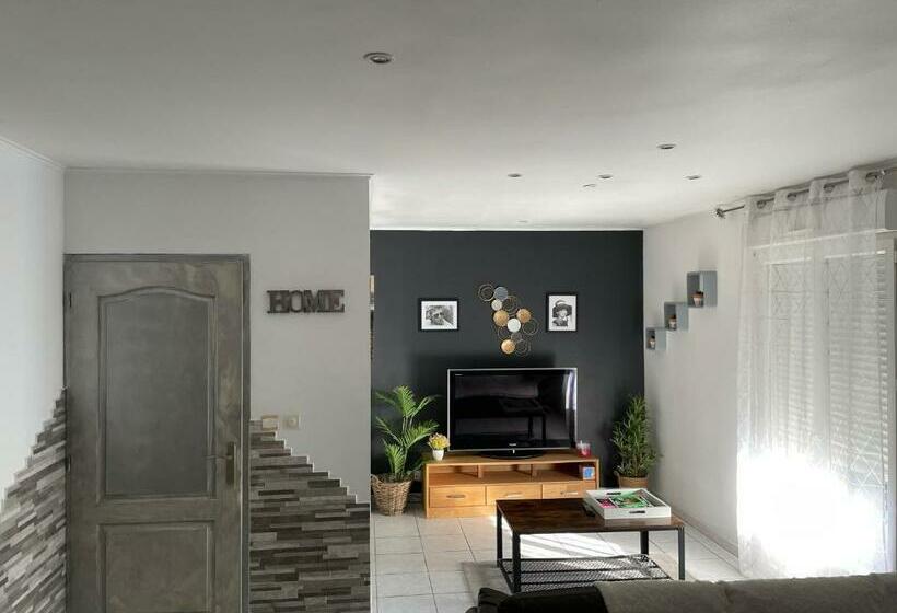 مبيت وإفطار Maison Entière 4 Lits 8 Pl Avec Jacuzzi Proche Du Safari De Peaugres