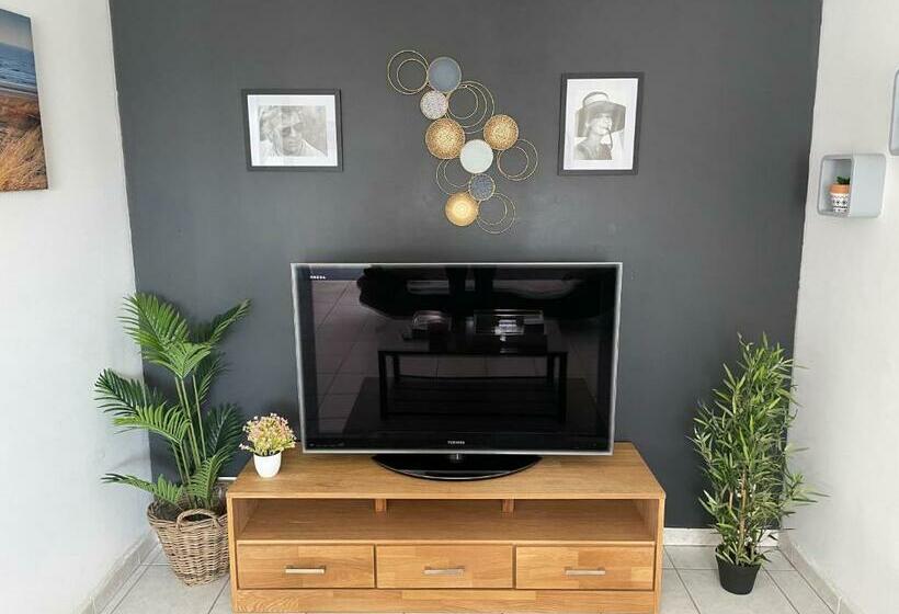 住宿加早餐  Maison Entière 4 Lits 8 Pl Avec Jacuzzi Proche Du Safari De Peaugres