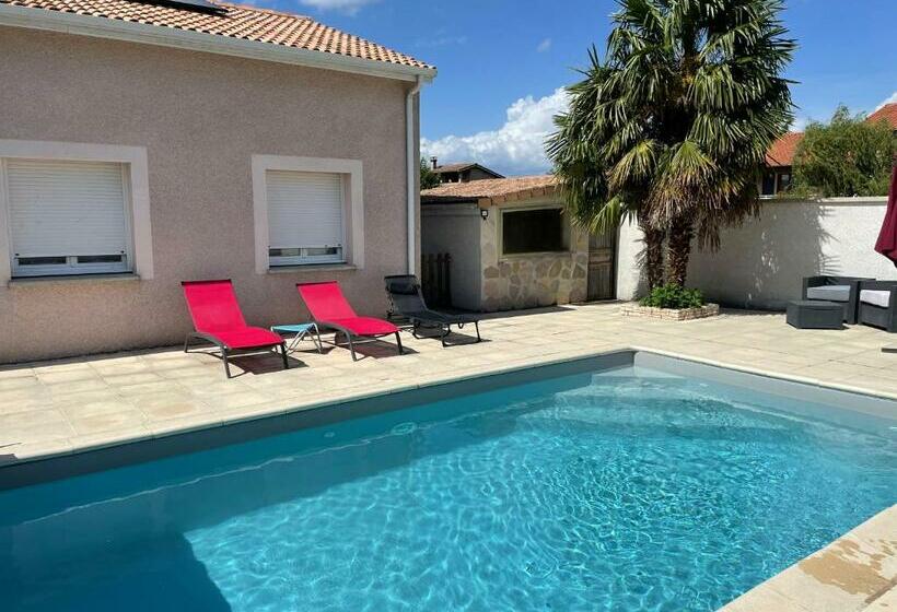 住宿加早餐  Maison Entière 4 Lits 8 Pl Avec Jacuzzi Proche Du Safari De Peaugres