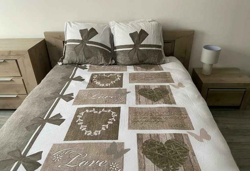 住宿加早餐  Maison Entière 4 Lits 8 Pl Avec Jacuzzi Proche Du Safari De Peaugres