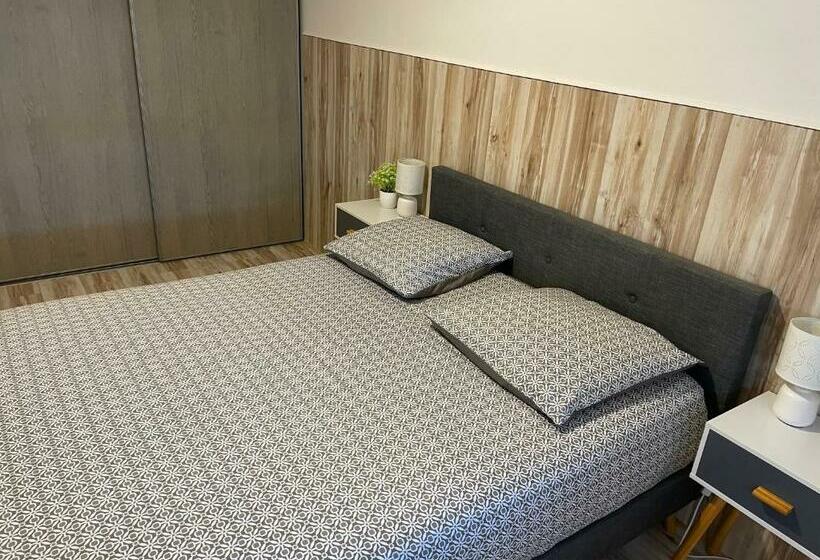 住宿加早餐  Maison Entière 4 Lits 8 Pl Avec Jacuzzi Proche Du Safari De Peaugres