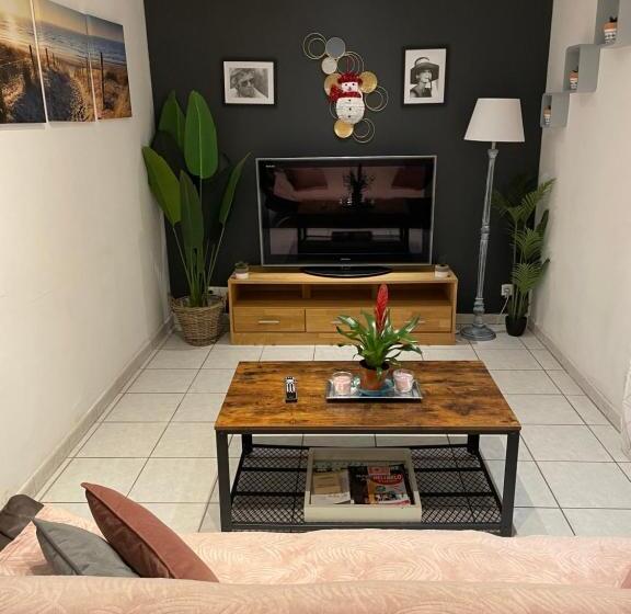 مبيت وإفطار Maison Entière 4 Lits 8 Pl Avec Jacuzzi Proche Du Safari De Peaugres