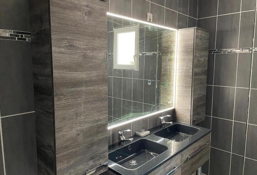 مبيت وإفطار Maison Entière 4 Lits 8 Pl Avec Jacuzzi Proche Du Safari De Peaugres