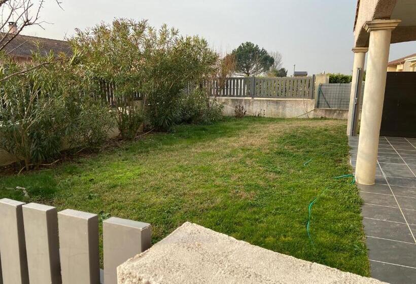住宿加早餐  Maison Entière 4 Lits 8 Pl Avec Jacuzzi Proche Du Safari De Peaugres