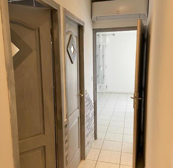 مبيت وإفطار Maison Entière 4 Lits 8 Pl Avec Jacuzzi Proche Du Safari De Peaugres