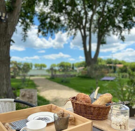 مبيت وإفطار Mas Des 2 Platanes