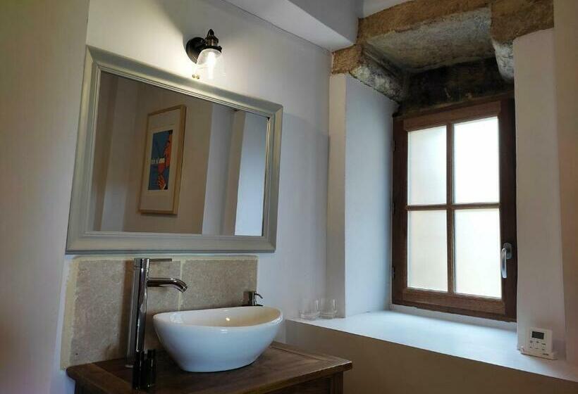 مبيت وإفطار Planches Et Plonk