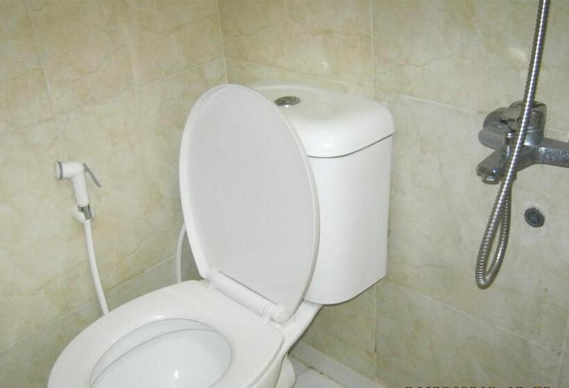 ホテル Aqilakost N Cafe Gadog Puncak