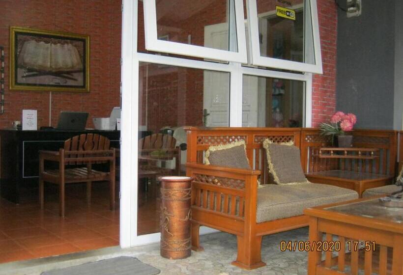 ホテル Aqilakost N Cafe Gadog Puncak