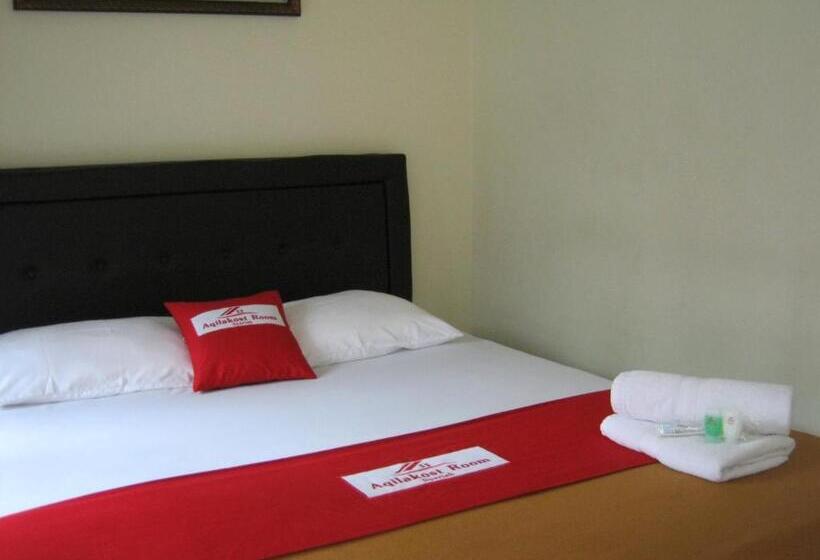 ホテル Aqilakost N Cafe Gadog Puncak