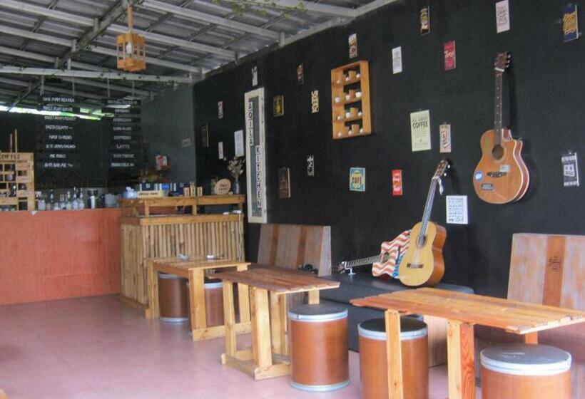 ホテル Aqilakost N Cafe Gadog Puncak