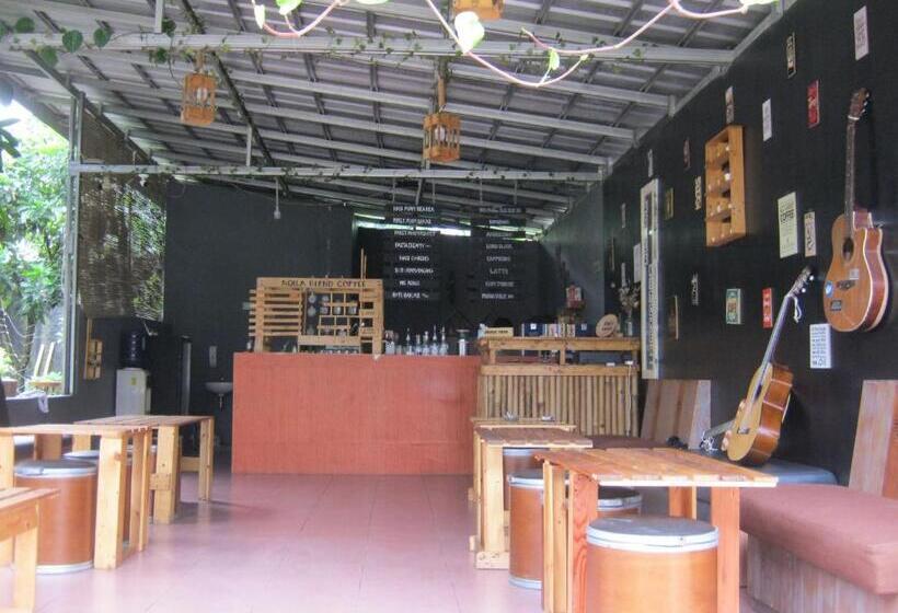 ホテル Aqilakost N Cafe Gadog Puncak