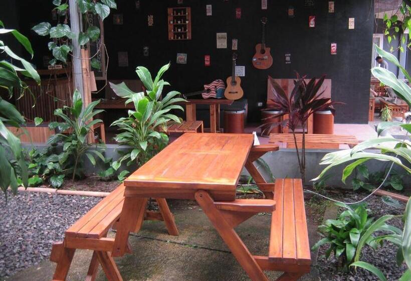 ホテル Aqilakost N Cafe Gadog Puncak