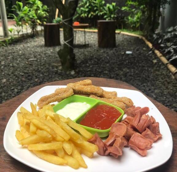 ホテル Aqilakost N Cafe Gadog Puncak