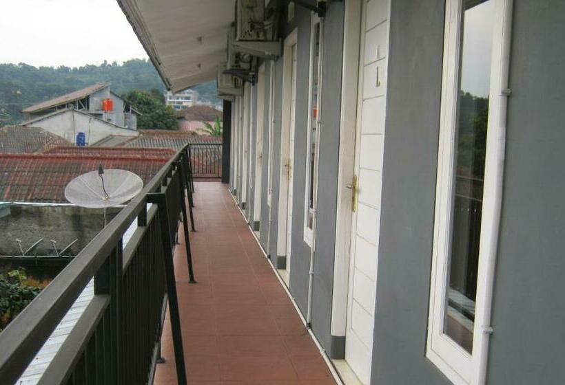 ホテル Aqilakost N Cafe Gadog Puncak