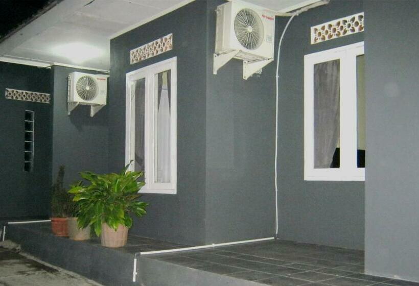 ホテル Aqilakost N Cafe Gadog Puncak