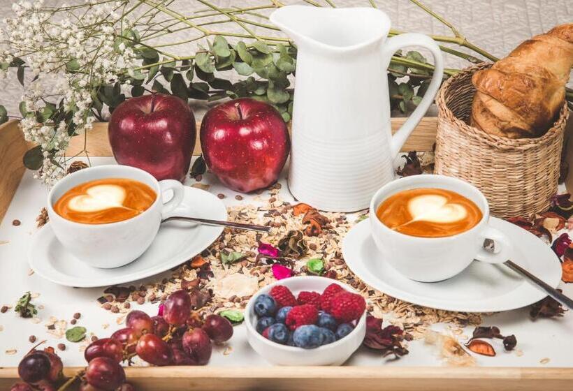 هتل Castillo De Monte La Reina Posada Real & Bodega