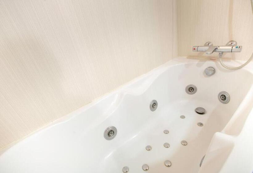 هتل Castillo De Monte La Reina Posada Real & Bodega