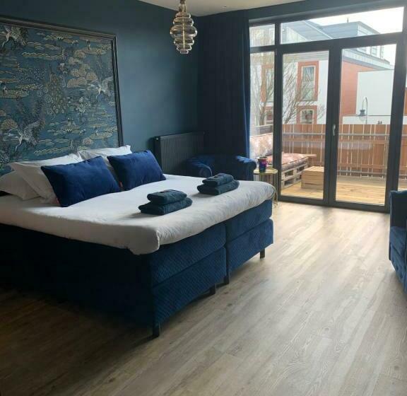 بنسيون The Rock