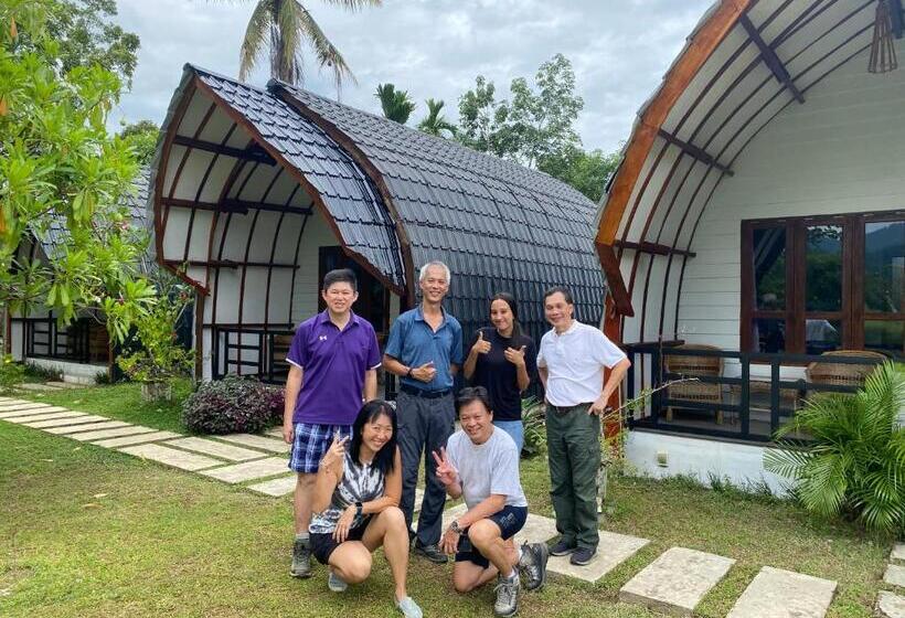 Курорт Gino S Place Guest House & Jungle Trekking