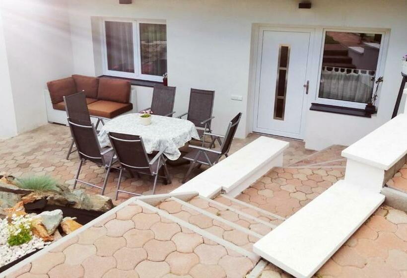 민박 Hillside Rooms