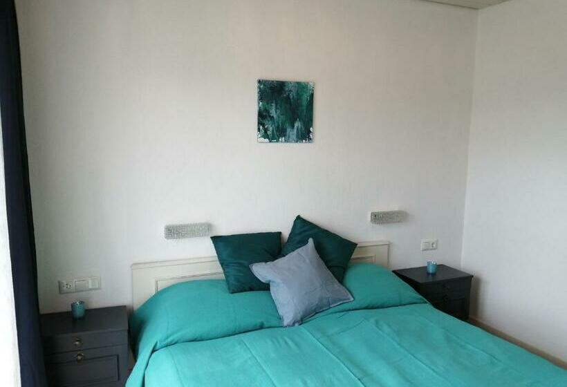 민박 Hillside Rooms