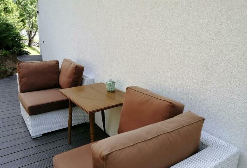 민박 Hillside Rooms