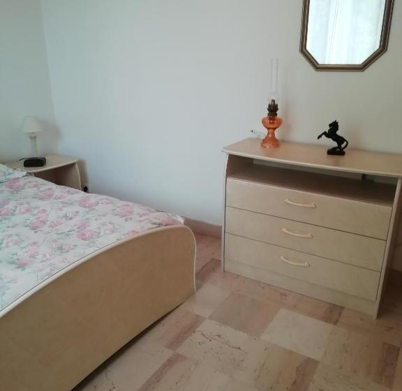 ベッドアンドブレックファースト Villa Bretonne