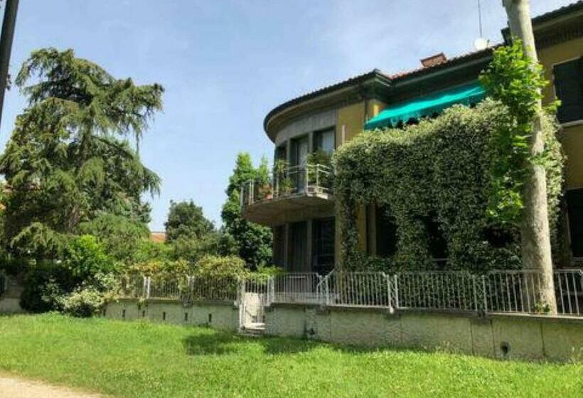 تختخواب و صبحانه Villa Mase