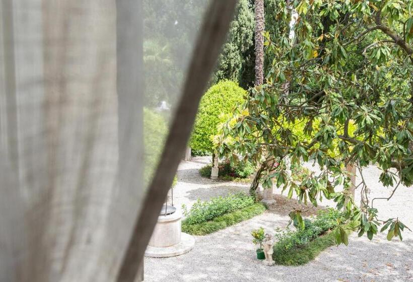 مبيت وإفطار Villa Saccomani