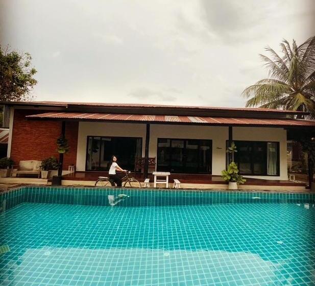 Отель Fineuphome บ้านพักเหมาหลัง 3 ห้องนอน 2 ห้องน้ำ ห้องครัว ห้องรับแขก ห้องรับประทานอาหาร พร้อมสระว่ายน้