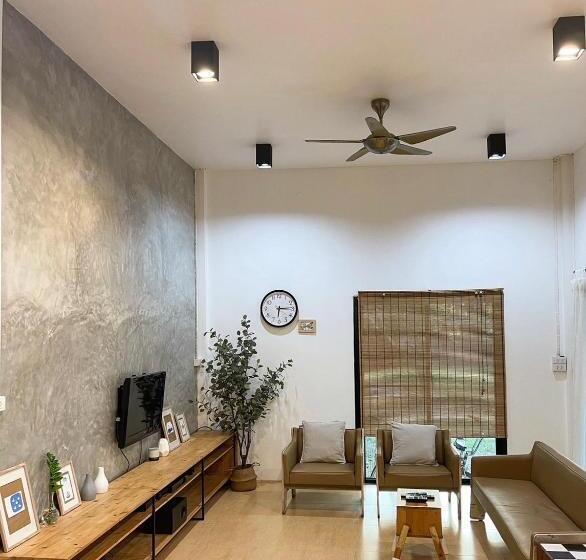 Отель Fineuphome บ้านพักเหมาหลัง 3 ห้องนอน 2 ห้องน้ำ ห้องครัว ห้องรับแขก ห้องรับประทานอาหาร พร้อมสระว่ายน้