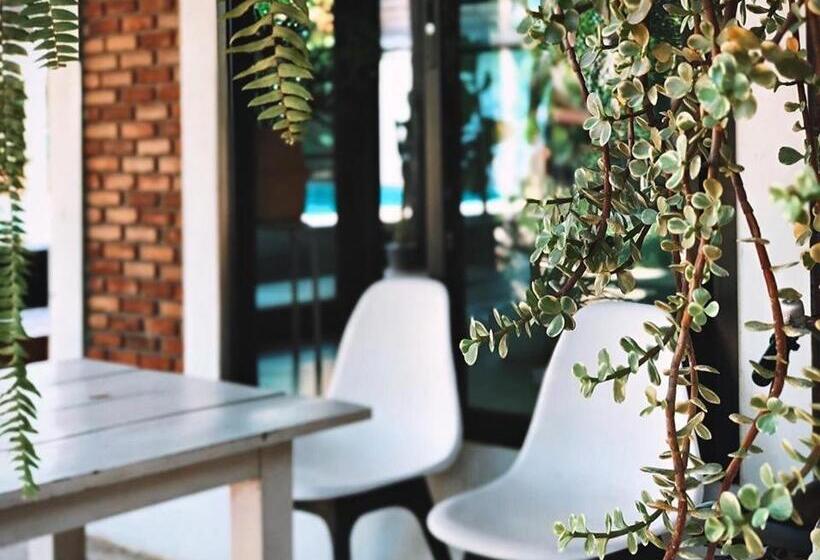 Отель Fineuphome บ้านพักเหมาหลัง 3 ห้องนอน 2 ห้องน้ำ ห้องครัว ห้องรับแขก ห้องรับประทานอาหาร พร้อมสระว่ายน้